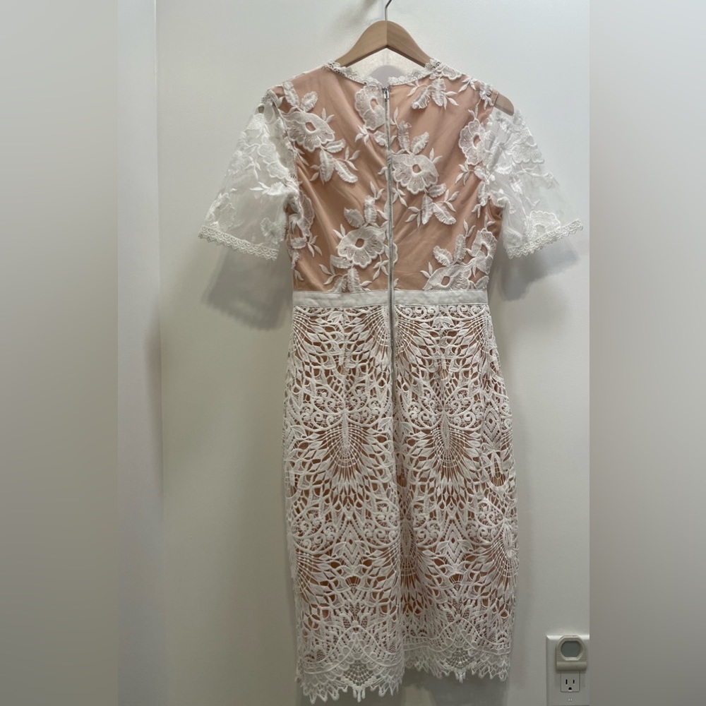 Lulu’s lace mini dress with nude underlayment - Picture 2 of 8